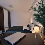 Mv Central Apartment & Garage - Self Check-In